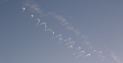 sinusoidal thin contrails