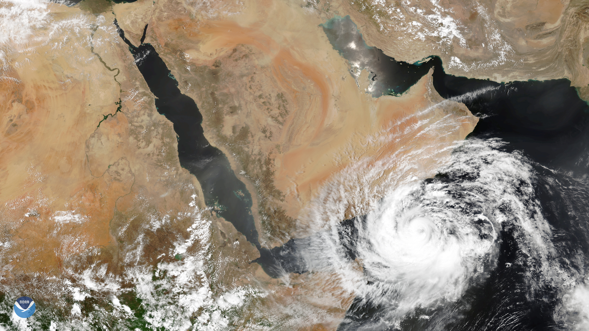 Cyclone Menuku captured by the NOAA-20 satellite approaching the southern Arabian Peninsula on May 24, 2018. Credit: NOAA National Environmental Satellite, Data, and Information Service (NESDIS)