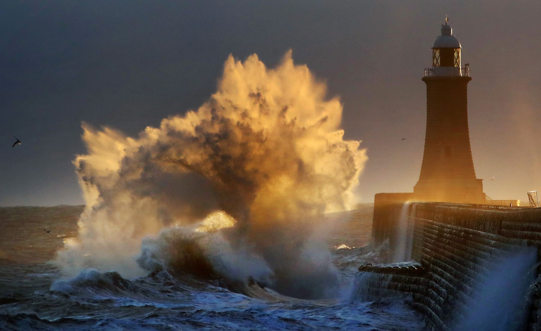 Exploding wave Exploding wave