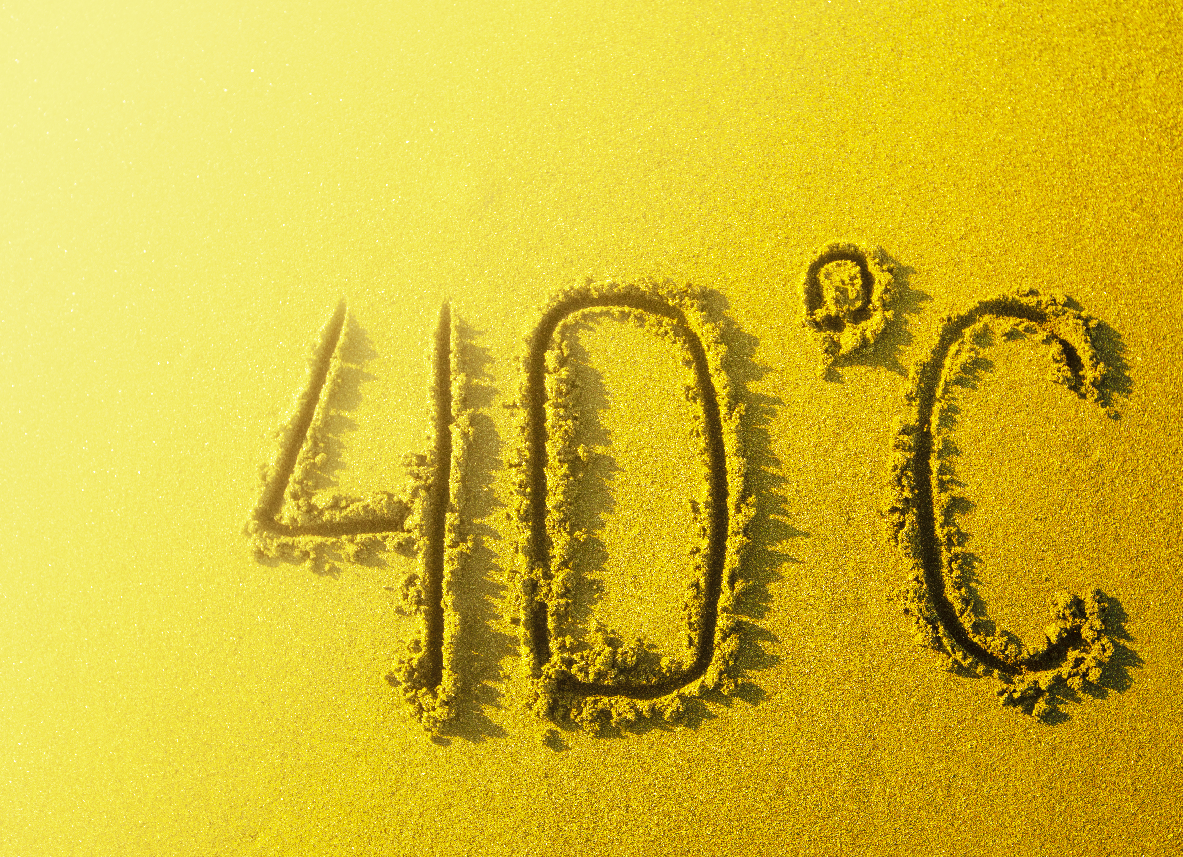 40 ºC written in the sand