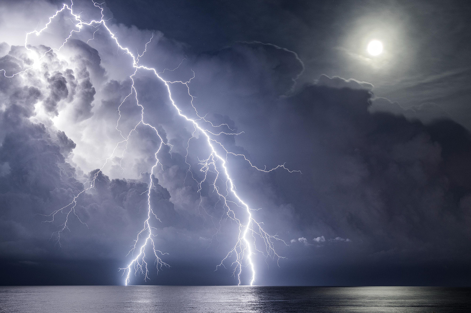 Dreaming of Lightning by Enric Navarrete Bachs