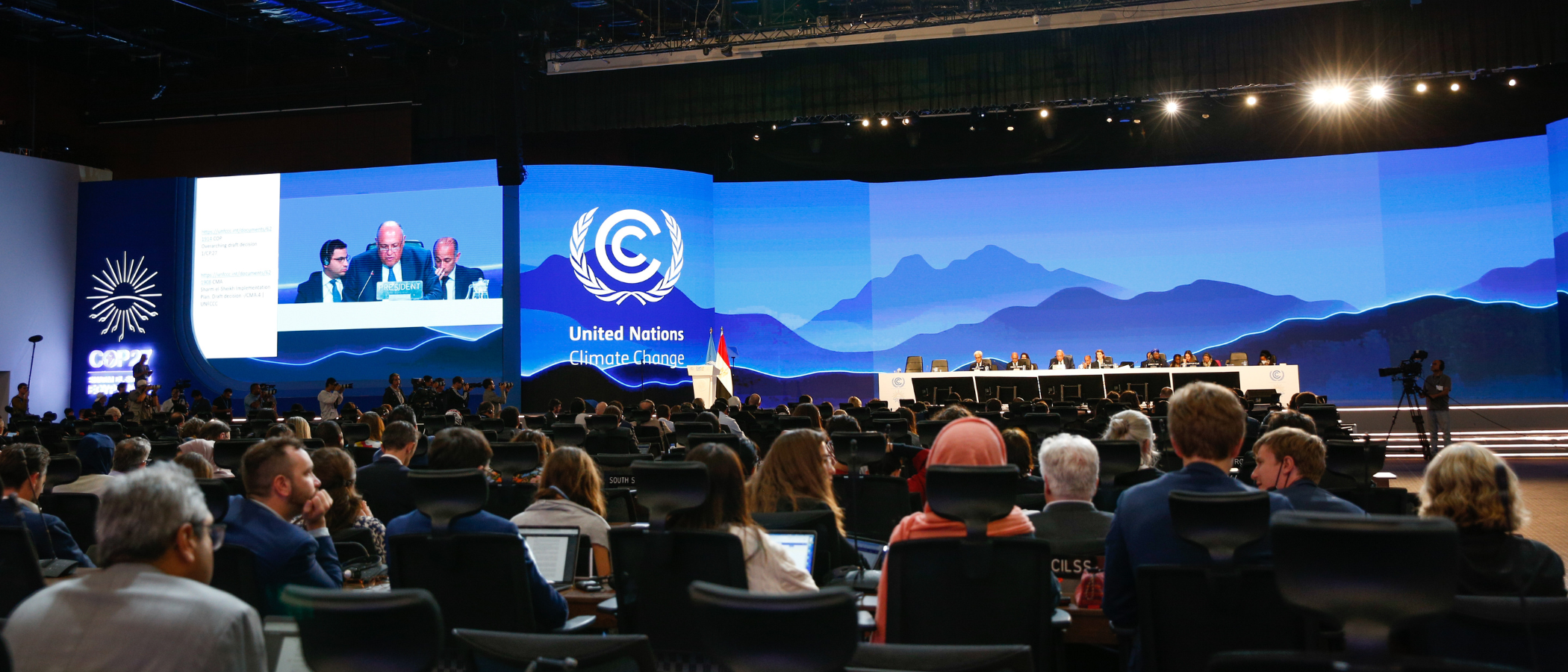 Delegates gather for the closing plenary