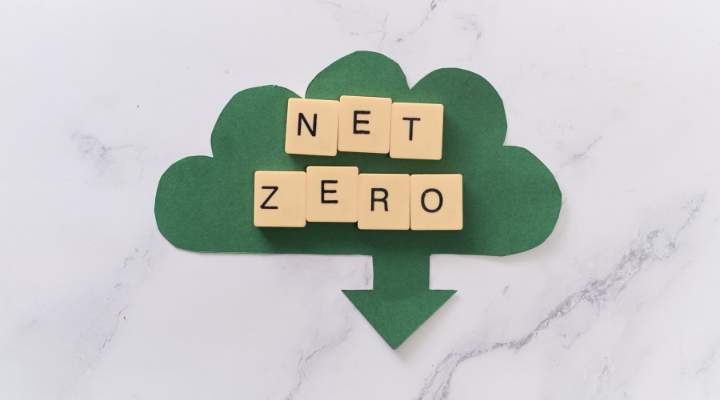 Green cloud with net zero arrow