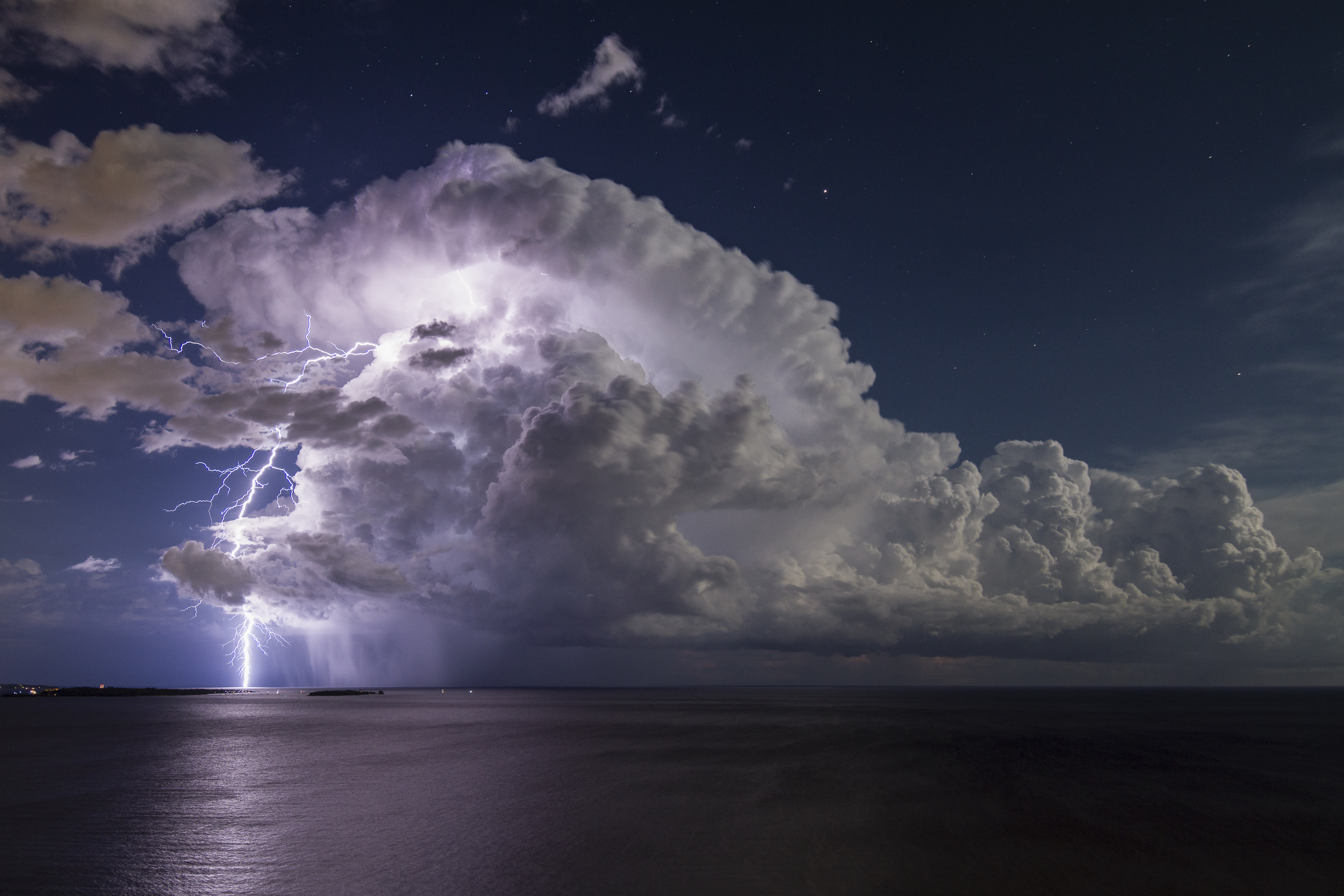 Lightning from an Isolated Storm over Cannes Bay © Serge Zaka