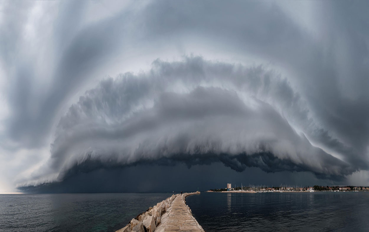A monster shelf cloud over a harbour