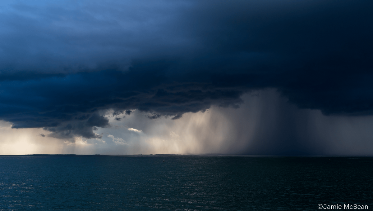 A separated updraught and downdraught from a coastal storm in Kent © Jamie McBean