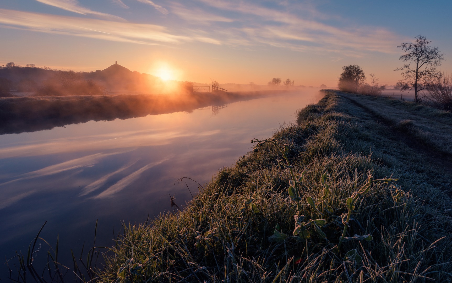 Misty river dawn © Kevin Pearson