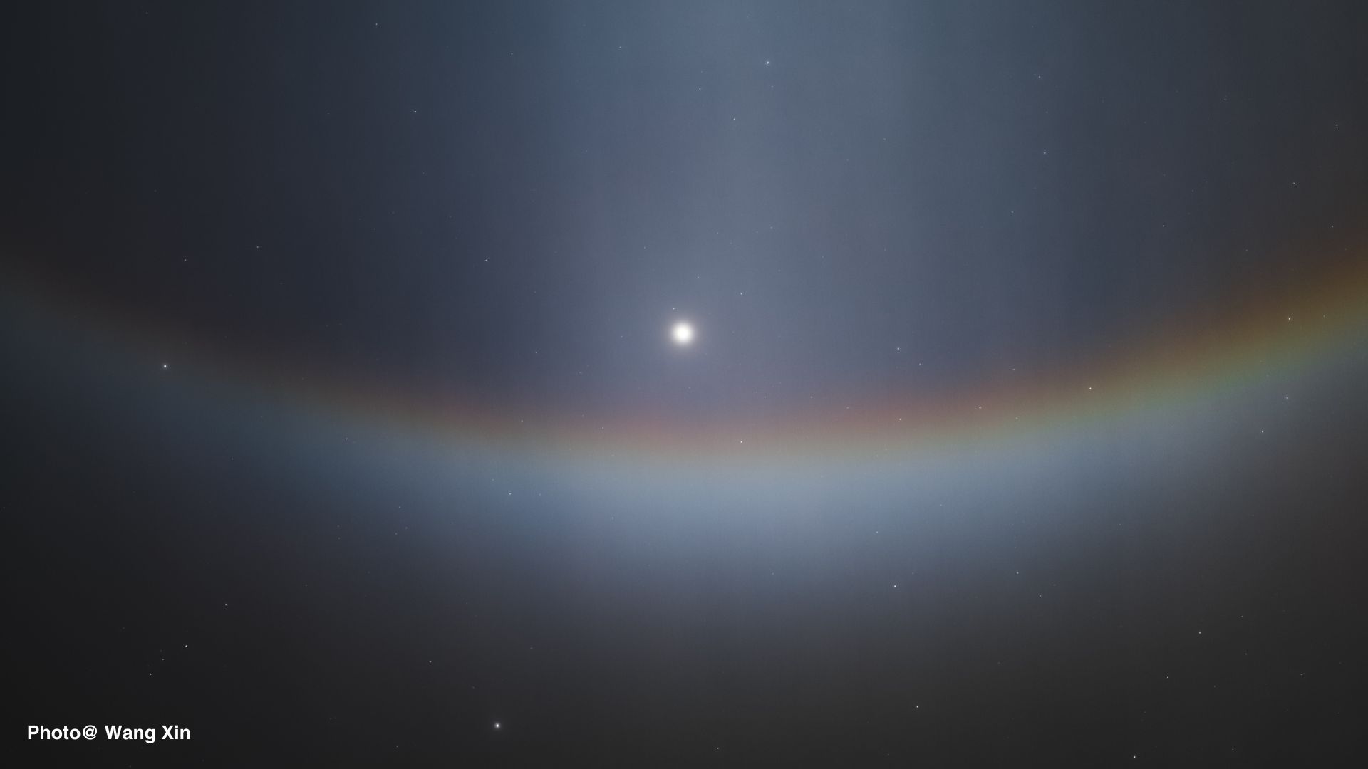 Lunar halo in the sky