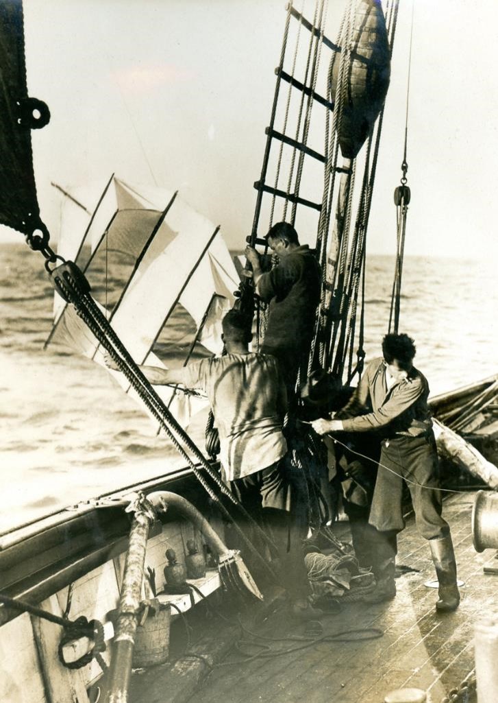 Sending up meteorological kites on Quest, October 1921