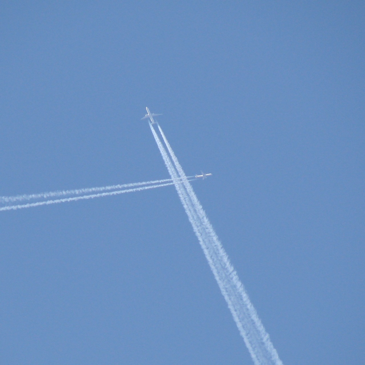 Aircraft contrails
